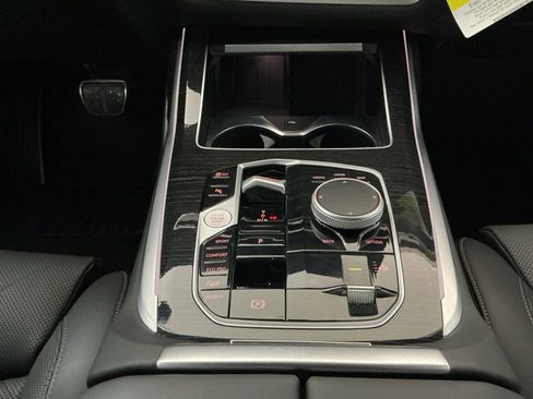 Certified 2025 BMW X7 xDrive40i w/ M Sport Package AWD/4WD image 13