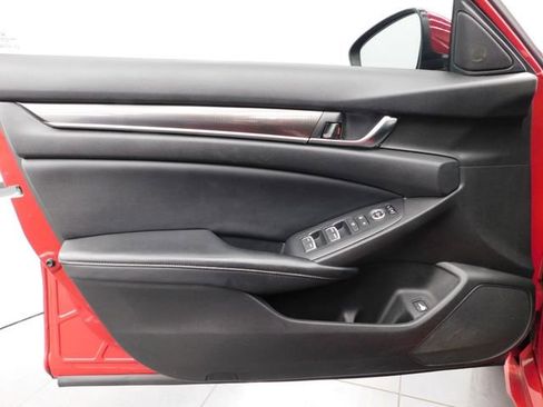 Used 2018 Honda Accord Sport image 12