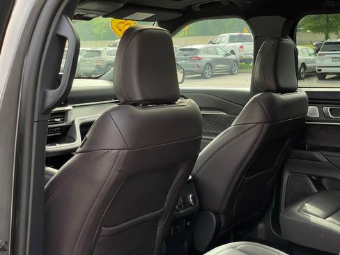 Used 2025 Ford Explorer Platinum w/ LUX Leather Package AWD/4WD image 28