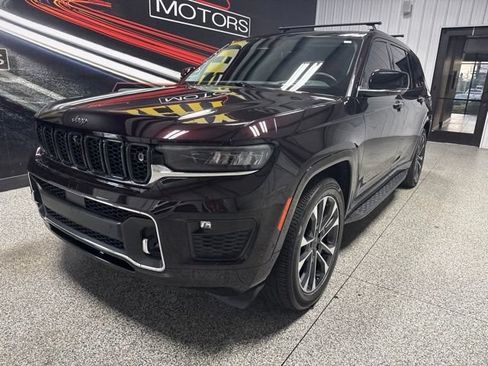 Used 2023 Jeep Grand Cherokee L Overland w/ Advanced Protech Group III AWD/4WD image 2