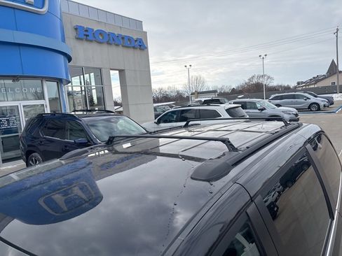 Used 2016 Chrysler Town & Country Touring image 12