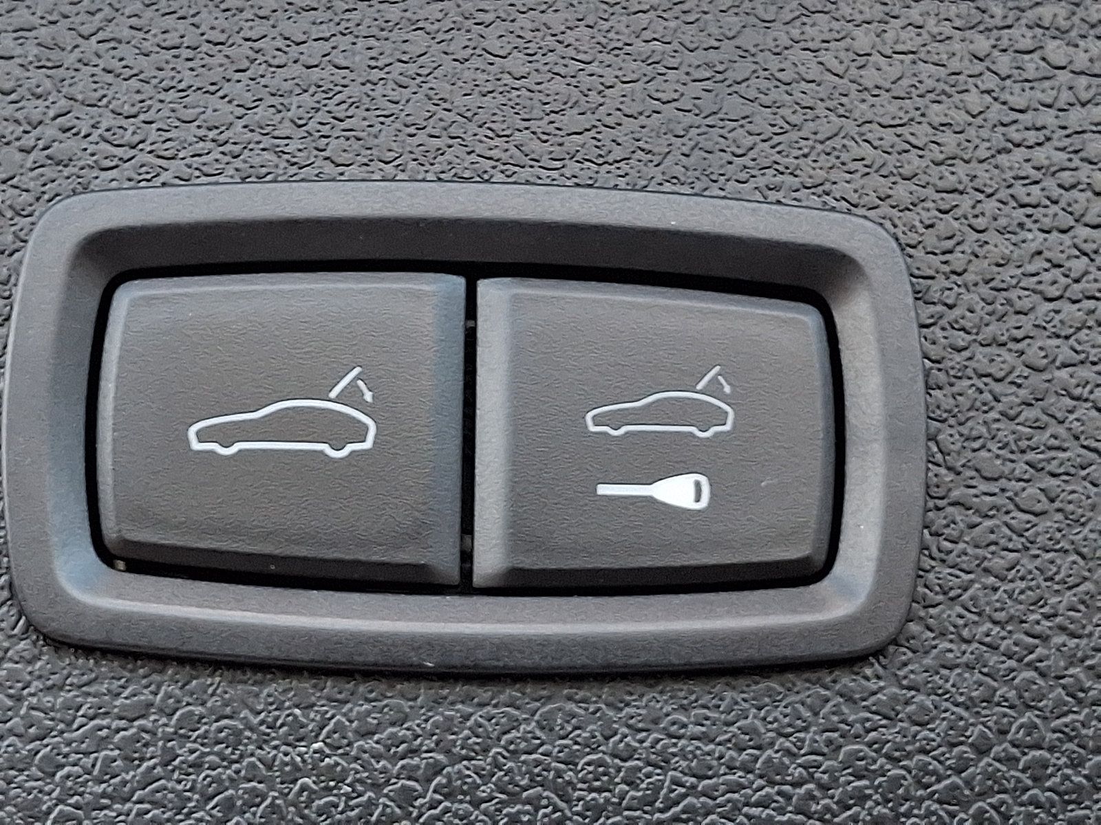 Used 2022 Porsche Macan AWD/4WD image 31