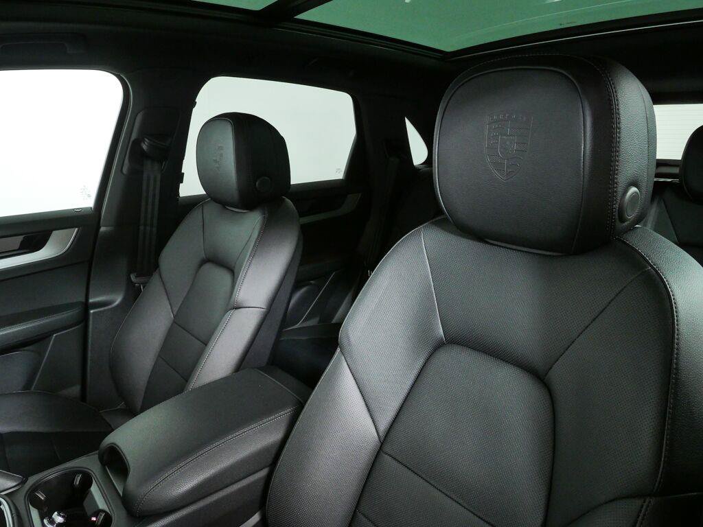 Certified 2026 Porsche Cayenne S AWD/4WD image 5