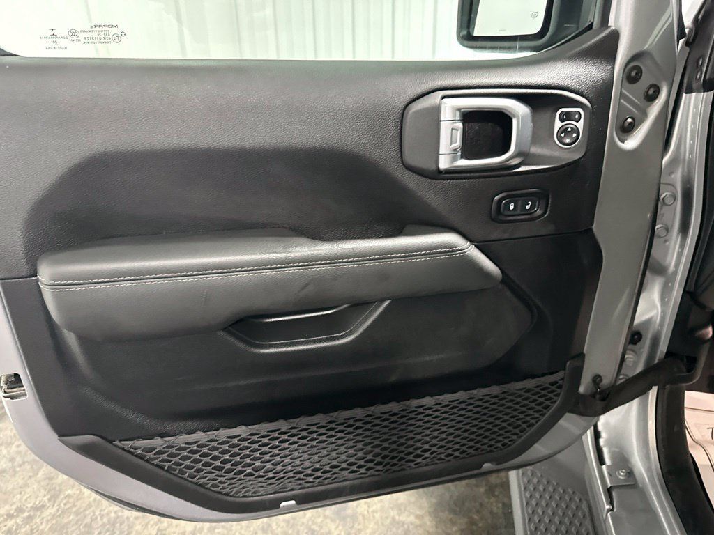Used 2021 Jeep Gladiator Overland w/ LED Lighting Group AWD/4WD image 10