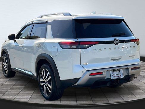Certified 2024 Nissan Pathfinder Platinum AWD/4WD image 3