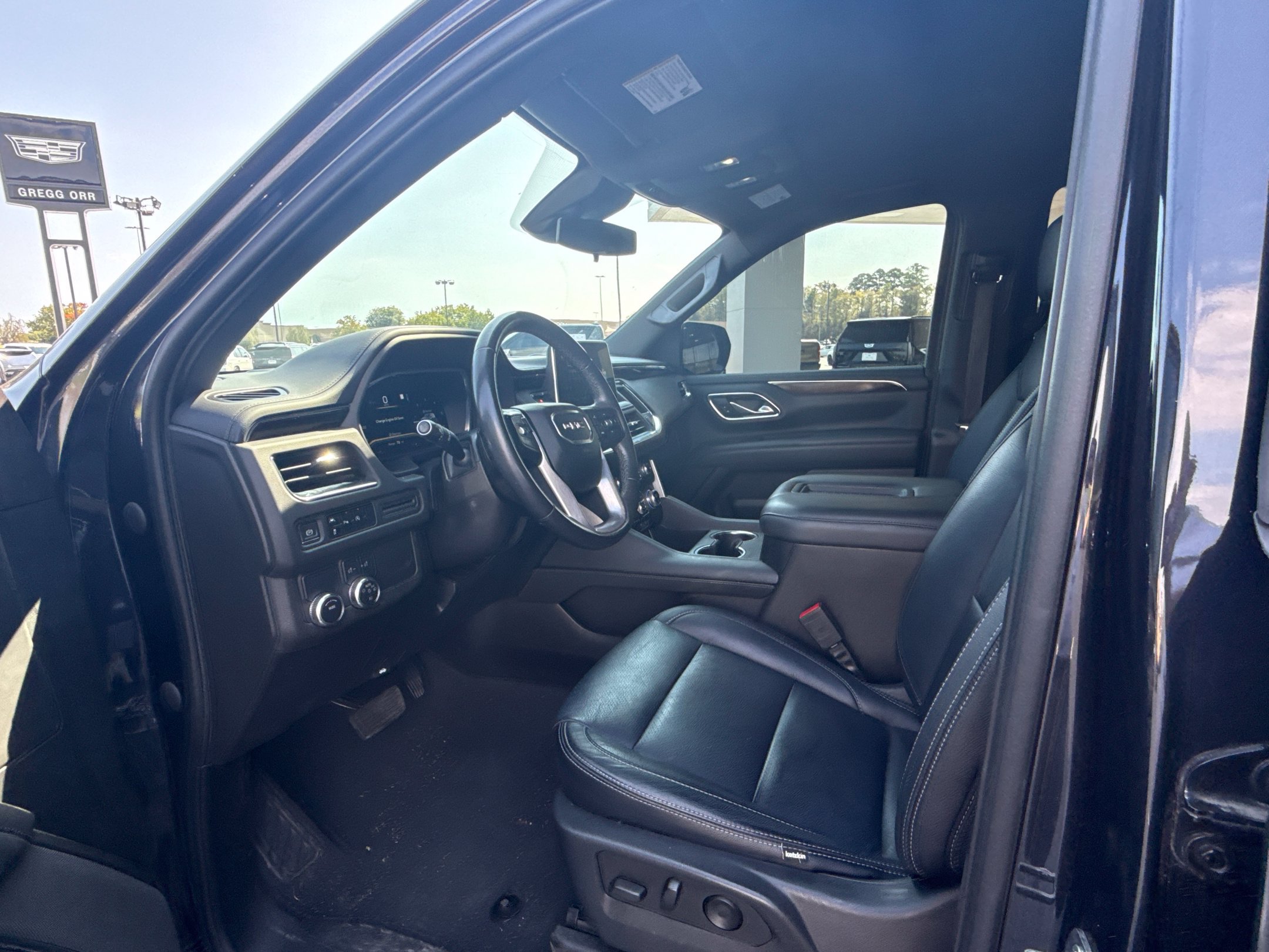 Used 2023 GMC Yukon SLE RWD image 12