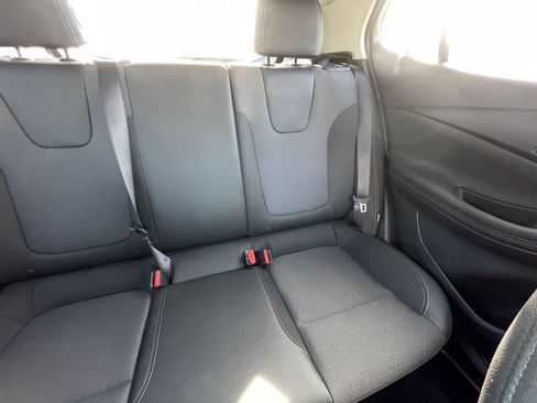 Used 2025 Buick Encore GX Preferred image 37