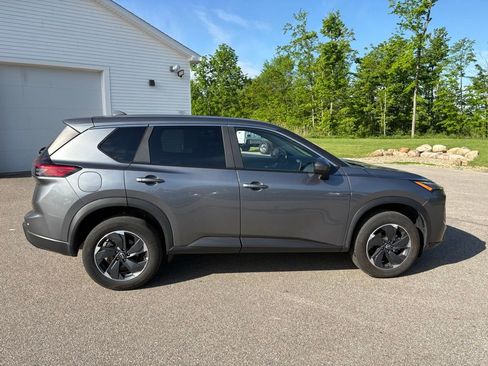 Used 2025 Nissan Rogue SV AWD/4WD image 5