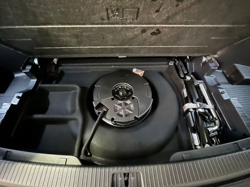 Used 2024 Volkswagen Atlas SEL Premium R-Line AWD/4WD image 30