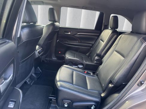 Used 2015 Toyota Highlander Limited image 11