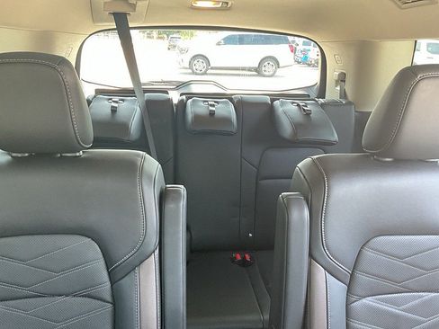 Used 2024 Nissan Pathfinder Platinum FWD image 17