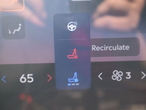 Used 2025 Lincoln Nautilus Reserve image 22