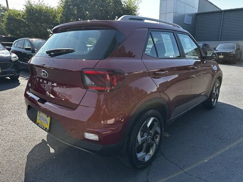 Used 2023 Hyundai Venue SEL FWD image 5