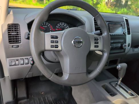 Used 2017 Nissan Frontier SV AWD/4WD image 4