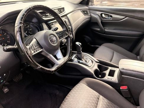 Used 2020 Nissan Rogue SV FWD image 15
