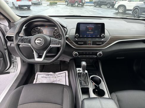 Used 2024 Nissan Altima 2.5 SV image 11