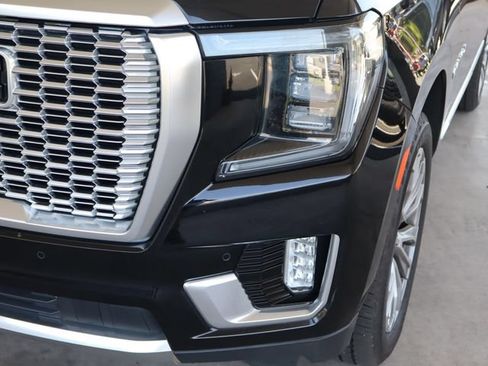 Used 2021 GMC Yukon Denali w/ Denali Premium Package AWD/4WD image 8