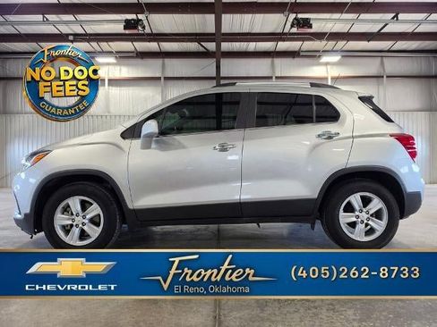 Used 2017 Chevrolet Trax LT w/ LT Convenience Package FWD image 1