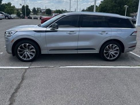 Used 2022 Lincoln Aviator Grand Touring w/ Equipment Group 301A AWD/4WD image 2