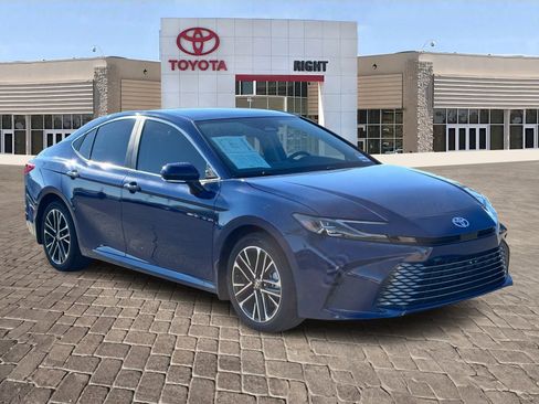 Used 2026 Toyota Camry XLE image 10