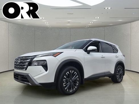 Certified 2025 Nissan Rogue SL w/ Tech Package FWD image 1