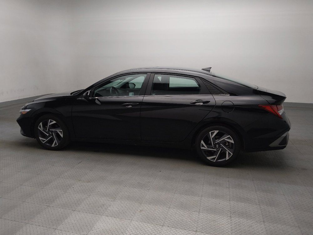 Used 2025 Hyundai Elantra SEL FWD image 3