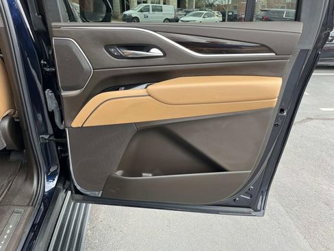 Certified 2022 Cadillac Escalade ESV Sport w/ Touring Package image 21