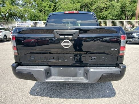 Used 2022 Nissan Frontier SV RWD image 6