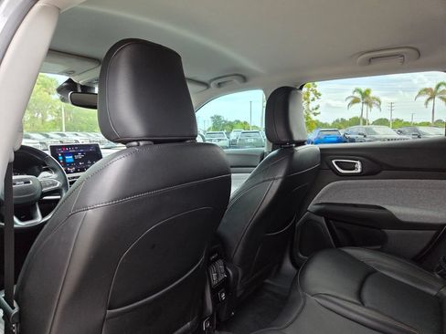 Certified 2022 Jeep Compass Latitude AWD/4WD image 24