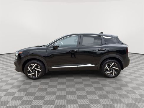 Used 2025 Nissan Kicks SV image 2