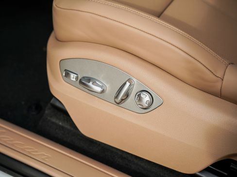 New 2026 Porsche Macan image 17