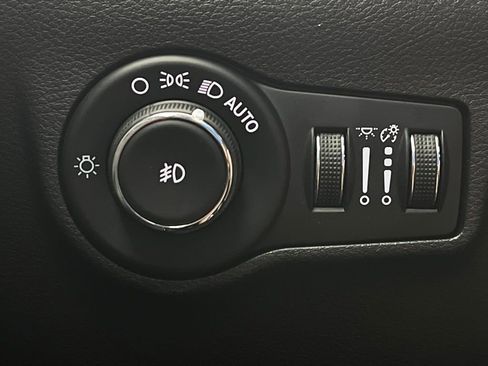 Used 2022 Jeep Compass Limited w/ Sun and Sound Group AWD/4WD image 22