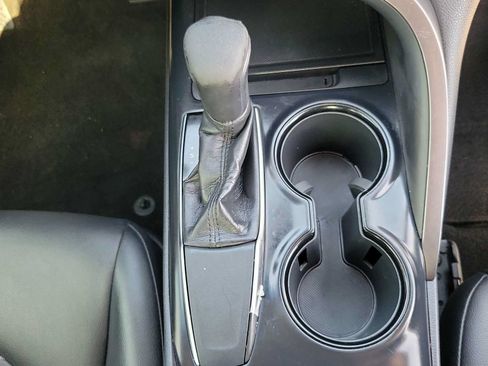 Used 2018 Toyota Camry SE w/ Convenience Package FWD image 21