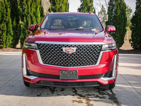 Used 2022 Cadillac Escalade Premium Luxury image 3