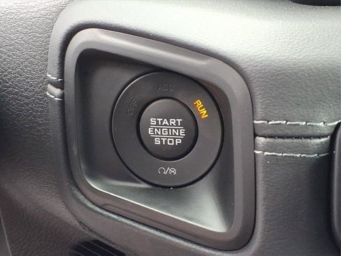 Used 2025 Jeep Wrangler Unlimited Sahara AWD/4WD image 9