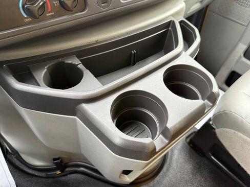 Used 2022 Ford E-350 and Econoline 350 Super Duty image 28