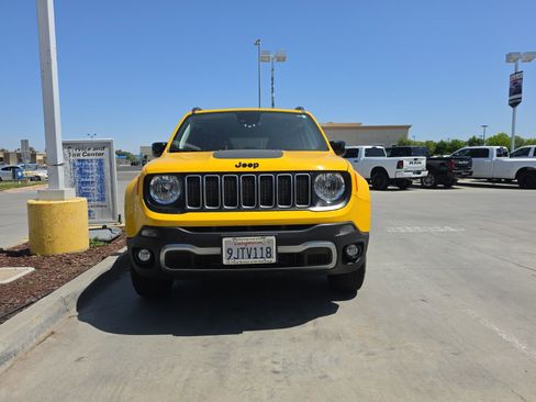 Used 2023 Jeep Renegade Latitude image 2