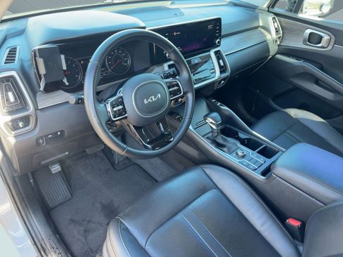 Used 2022 Kia Sorento S w/ Panoramic Sunroof Package image 4