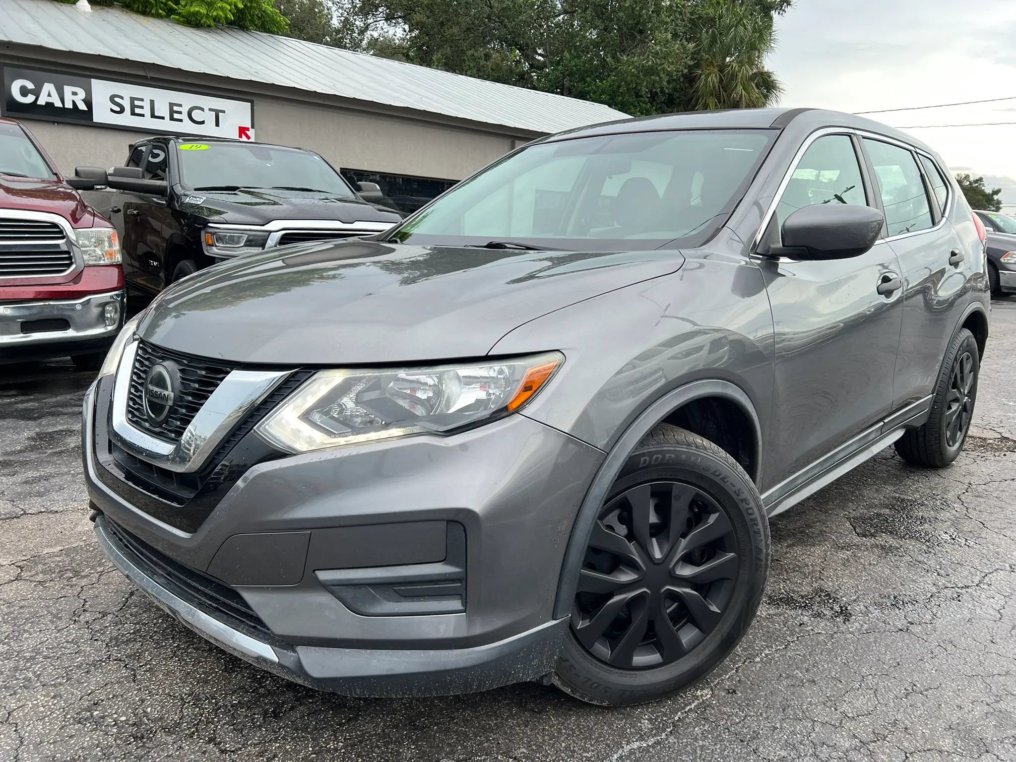 Used 2018 Nissan Rogue S FWD image 1