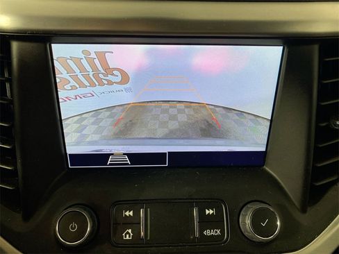 Certified 2023 GMC Acadia SLE w/ Driver Convenience Package image 17