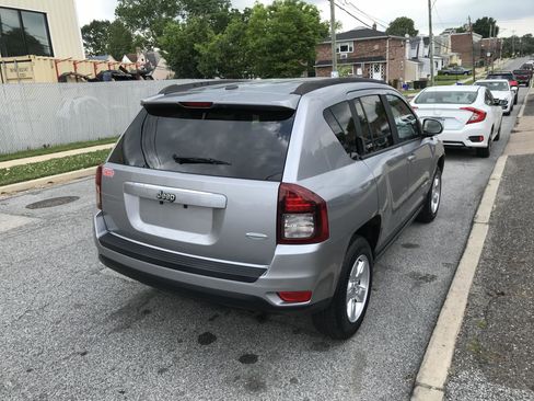 Used 2016 Jeep Compass Latitude FWD image 5