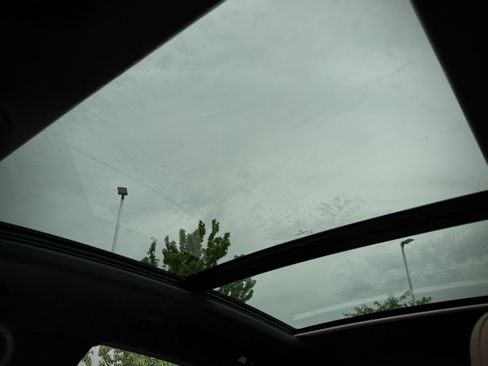 Used 2025 Porsche Macan image 6