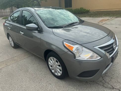 Used 2018 Nissan Versa SV FWD image 1