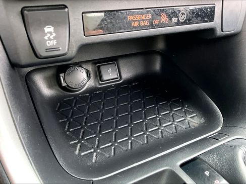 Used 2022 Toyota RAV4 LE FWD image 31