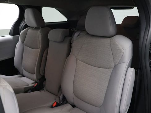 Certified 2025 Toyota Sienna LE image 18
