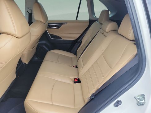 Used 2019 Toyota RAV4 XLE Premium FWD image 13