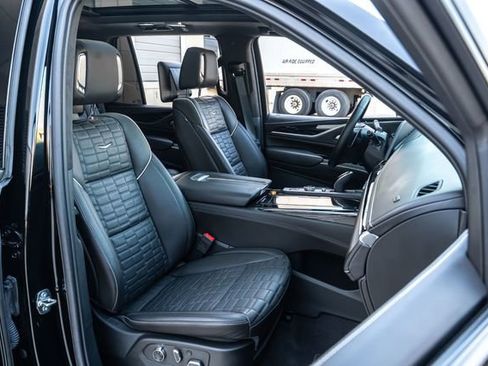 Used 2023 Cadillac Escalade V w/ LPO, ONYX Package image 33