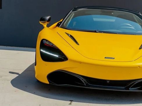 Used 2023 McLaren 720S Spider image 31