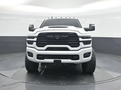 Used 2025 RAM 2500 Laramie AWD/4WD image 5