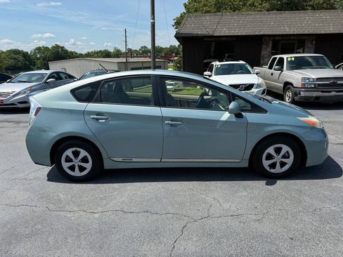 Used 2014 Toyota Prius Three w/ Preferred Accessory Package FWD image 3